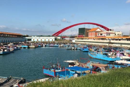 【桃園】竹圍漁港大啖海鮮 假日親子樂遊好去處